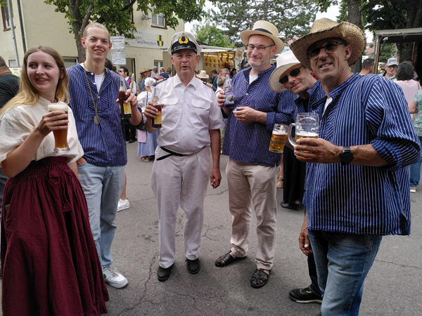Zum feierlichen Abschluss gab es für alle Umzugsteilnehmer des Yachtclub Dettingen ein kühles Bier.
